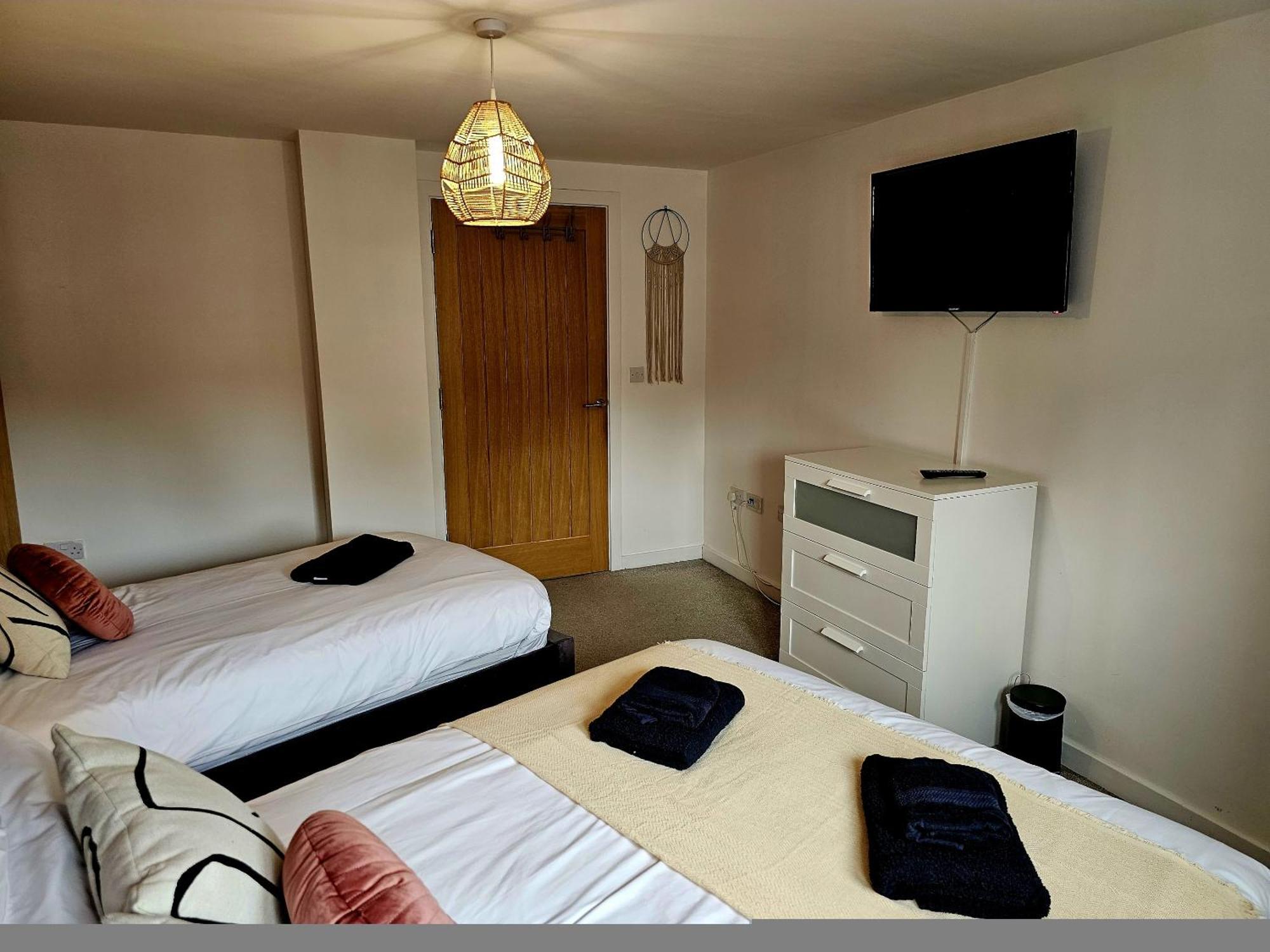 Homebird Property - Epsom Apartment Χαρογκέιτ Εξωτερικό φωτογραφία